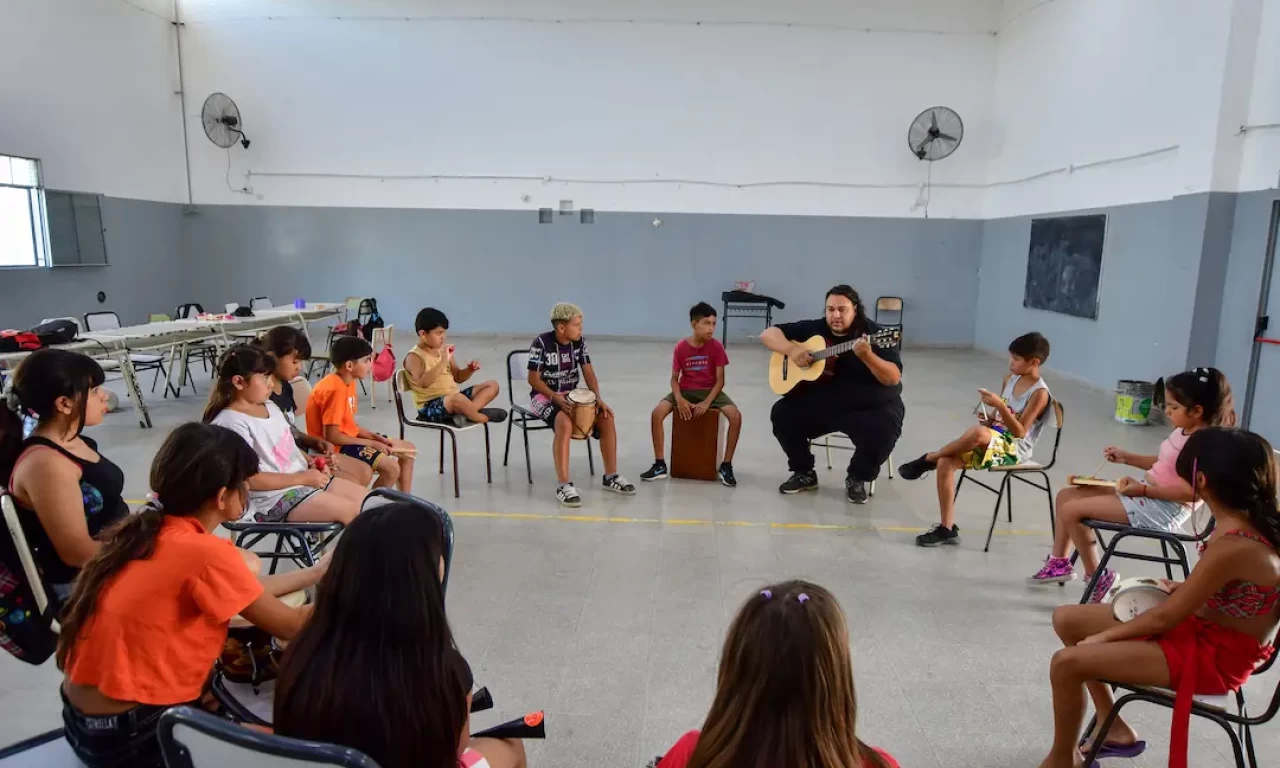 Escuelas abiertas en el verano varelense
