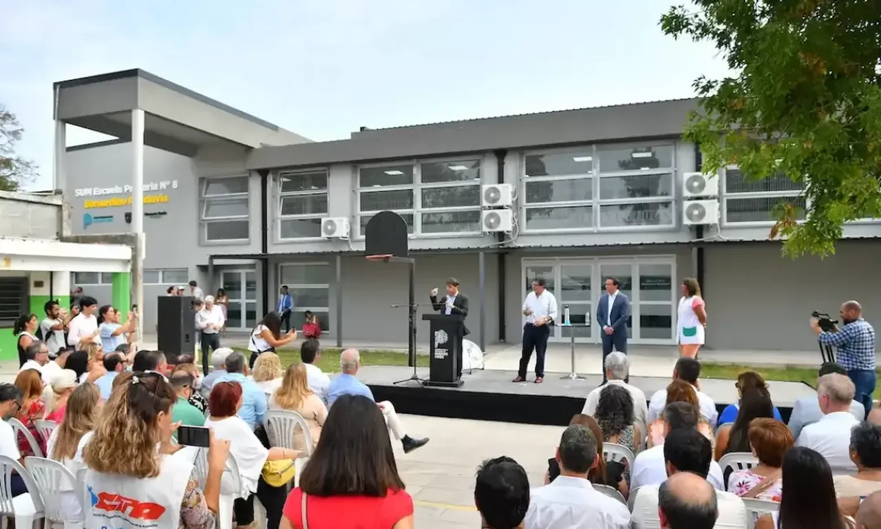 Andrés Watson y Axel Kicillof, inauguran el nuevo edificio de la Primaria Nº 8 en El Tropezón