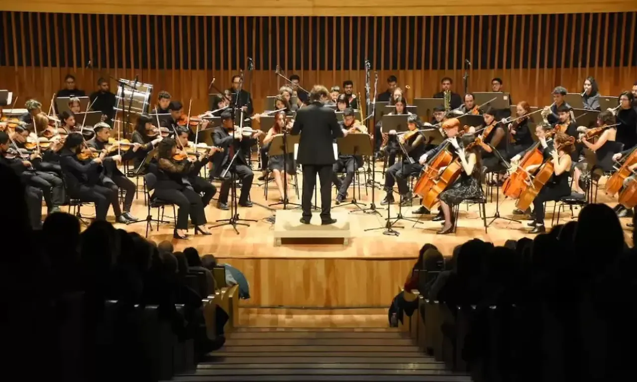 La Orquesta Sinfónica Municipal en el Centro Cultural Kirchner: Un Deslumbrante Concierto para Celebrar su 10º Aniversario