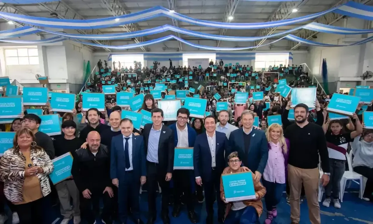 Impulsando la educación digital: Entrega de netbooks en Florencio Varela